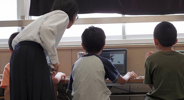 中学生による小学生プログラミングワークショップ実施をサポートしてきました